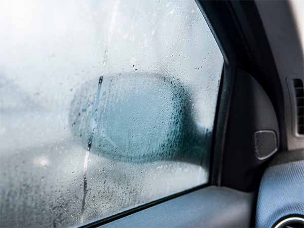 علت مه گرفتگی شیشه ماشین
